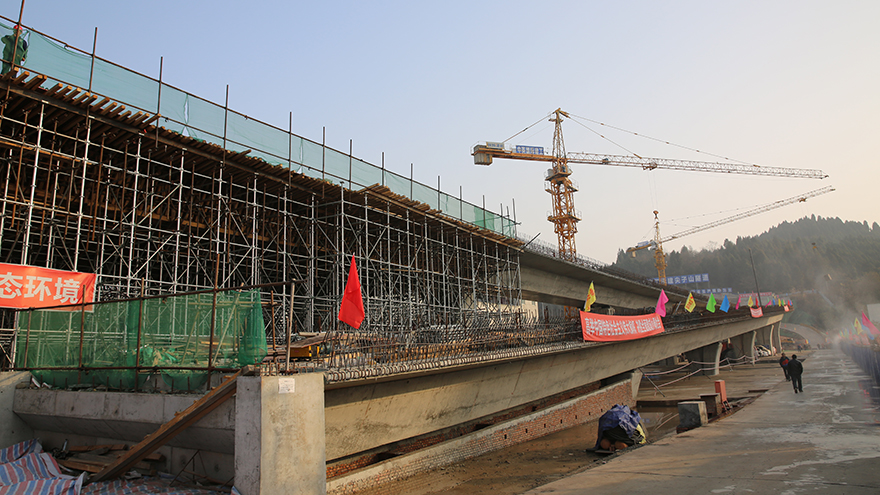 0101һ��·�϶ζ�������Ŀ����ʩ����ҵ