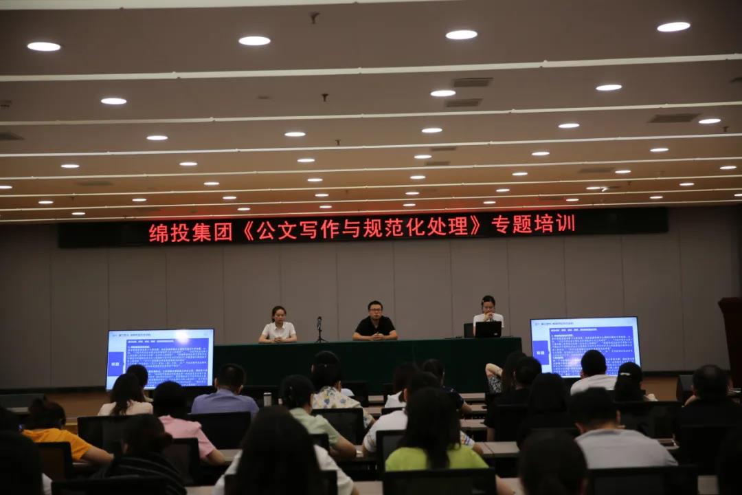 �������� ׫д���¡�����BB���ӡ�(china)���޹�˾����ʦ���á� ��չ������д��һƪ���Ÿ塷ר����ѵ