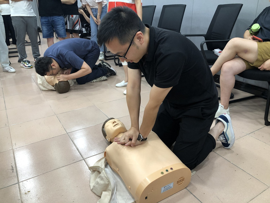 ���ְԱ�ķ���������ʵ��_����