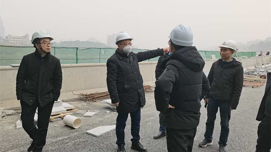 图4：集团党委委员、副总司理倪丹督导嘉来建工